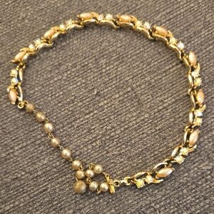 Elegant Gold and Pearl Women's Necklace